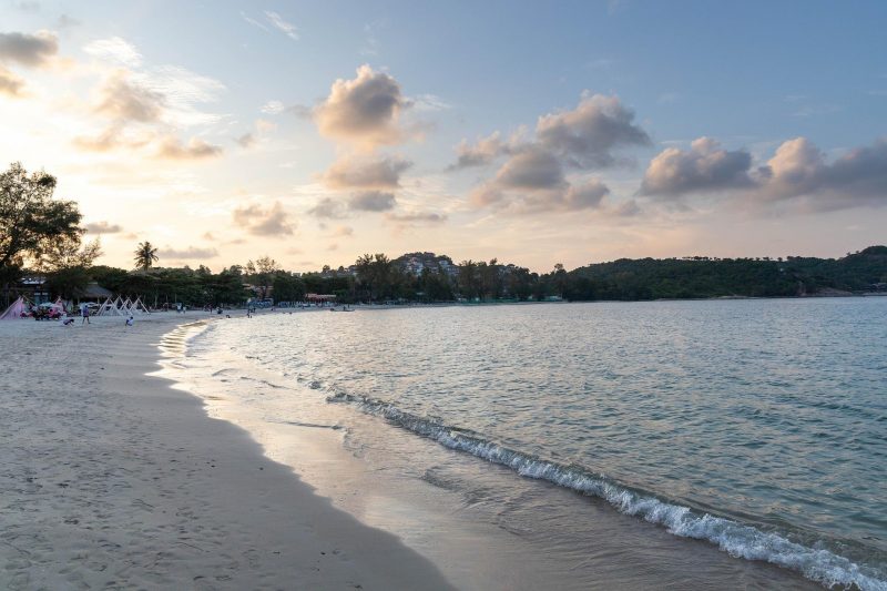 Nothing is more exciting to relax and enjoy the sound of the waves on some beaches in Samui.