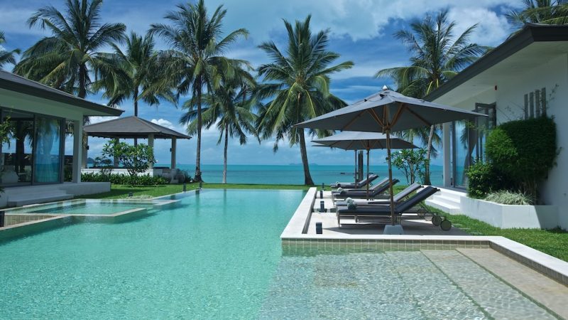 amazing oceanfront villa in Lipa Noi